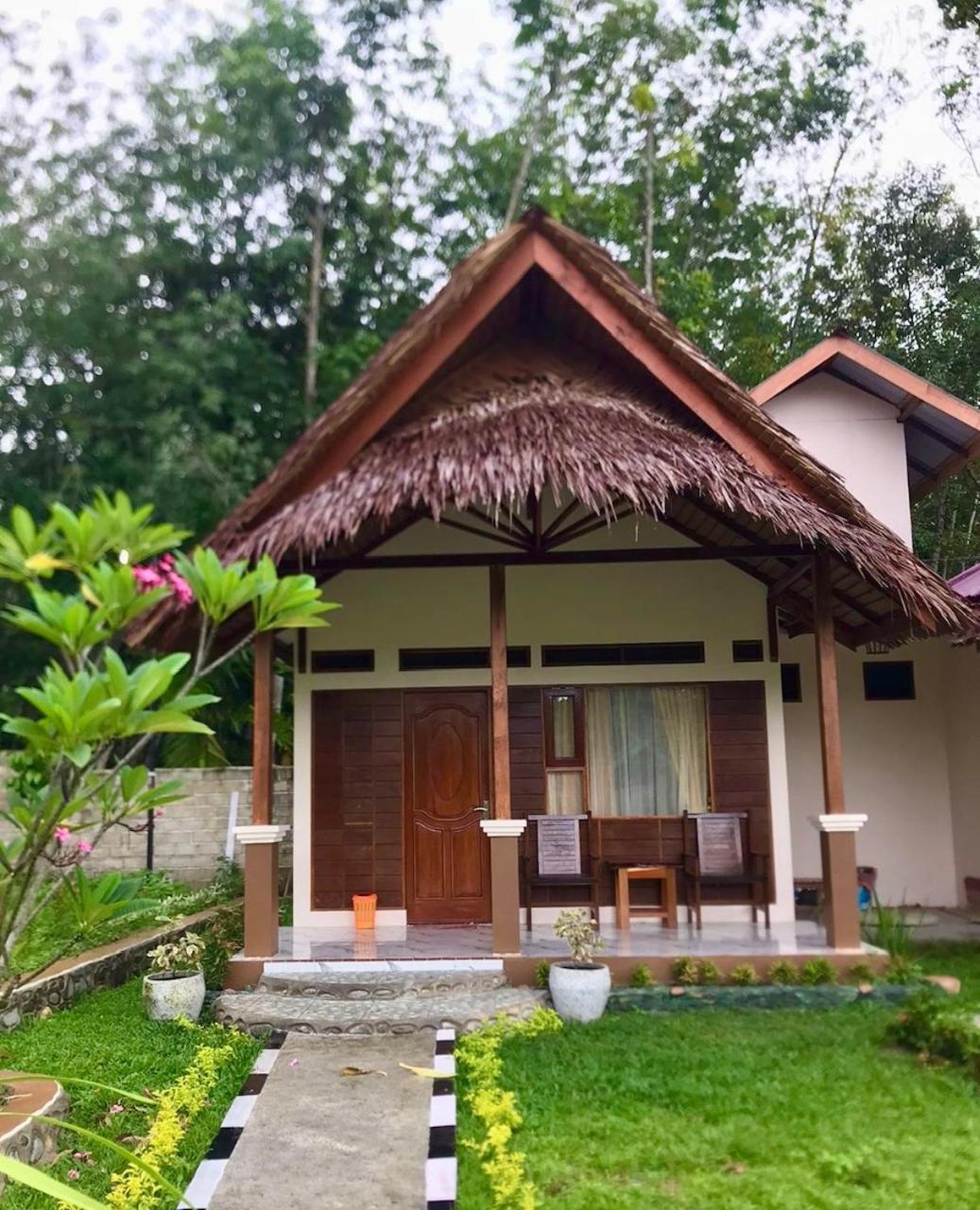 R5 Keramba Inn Букит Лаванг Екстериор снимка
